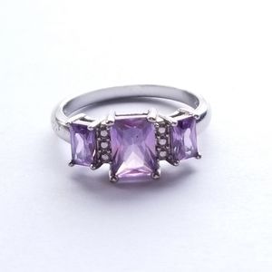 💥LAST CHANCE💥Radiant-cut Purple stone in slvrtne